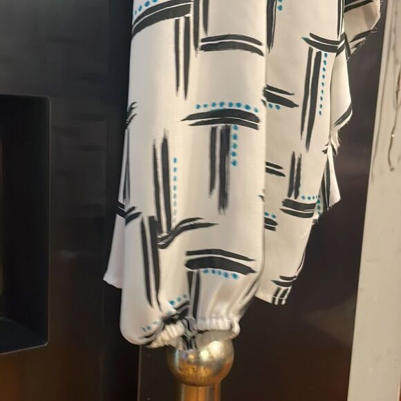 Small Cato black/white long sleeve v-neck geometric stripe lantern sleeve blouse - Picture 8 of 12